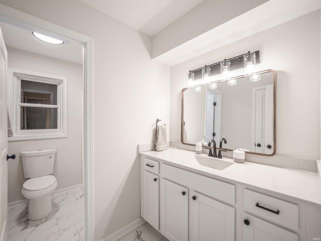 4921 Hoelscher Boulevard, Evansville, IN 47712