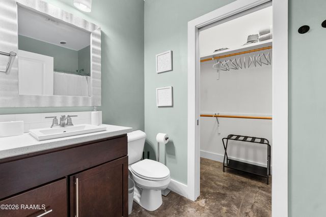 212 Highland Oaks Lane, Lafayette, LA 70508