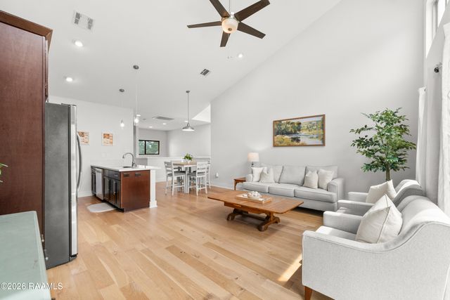 212 Highland Oaks Lane, Lafayette, LA 70508
