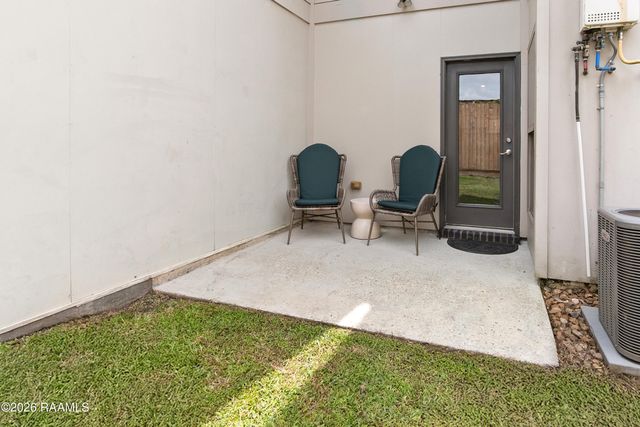 212 Highland Oaks Lane, Lafayette, LA 70508