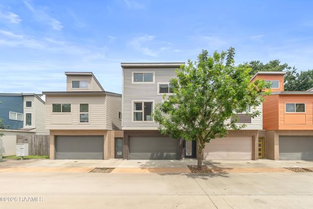 212 Highland Oaks Lane, Lafayette, LA 70508