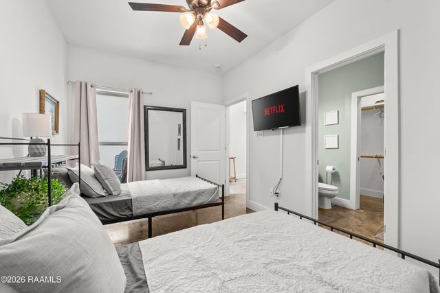 212 Highland Oaks Lane, Lafayette, LA 70508