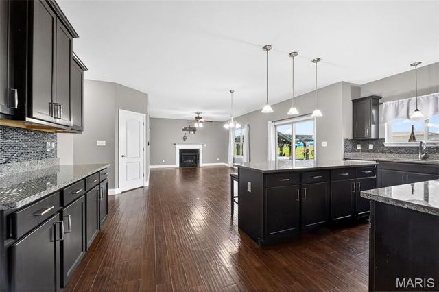 141 Central Park Avenue, Wentzville, MO 63385