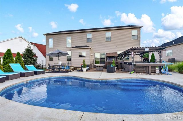 141 Central Park Avenue, Wentzville, MO 63385