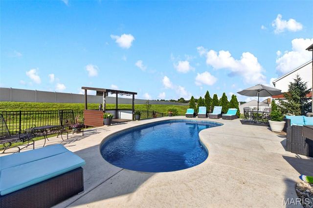 141 Central Park Avenue, Wentzville, MO 63385