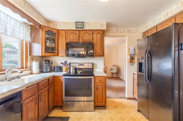 28 Fallingwood Terrace, Greece, NY 14612