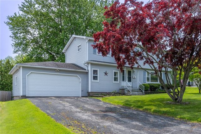 28 Fallingwood Terrace, Greece, NY 14612