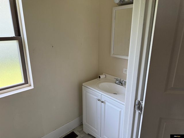 2504 Hartman Avenue, Omaha, NE 68111