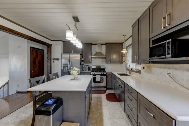 8950 Marquette Street, St. John, IN 46373