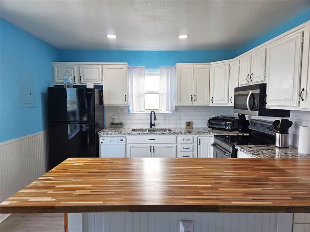 27478 Fm 457, Sargent, TX 77414