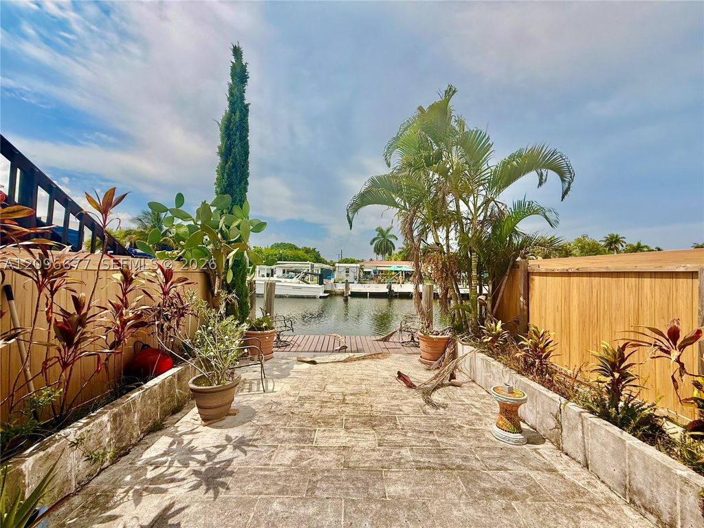 Image 2 of property listing at 2039 NE 123rd St, North Miami, FL 33181