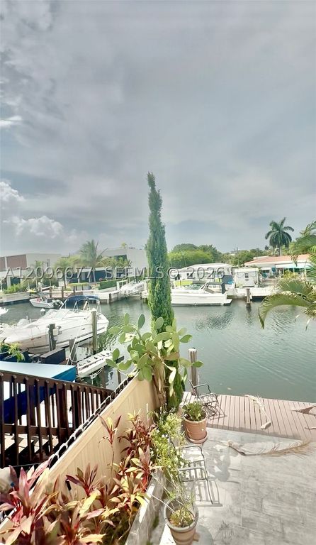 Image 26 of property listing at 2039 NE 123rd St, North Miami, FL 33181