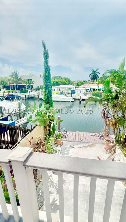 Image 29 of property listing at 2039 NE 123rd St, North Miami, FL 33181