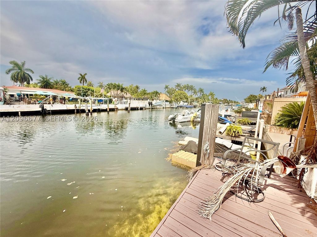 Image 6 of property listing at 2039 NE 123rd St, North Miami, FL 33181