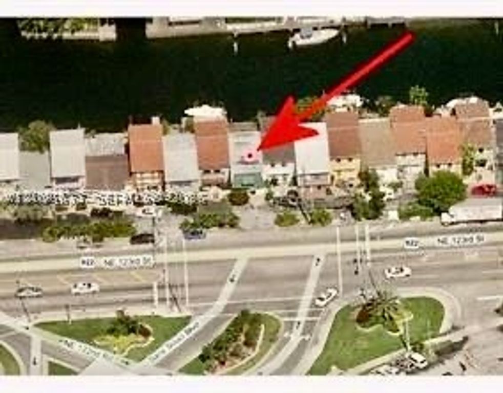 Image 8 of property listing at 2039 NE 123rd St, North Miami, FL 33181