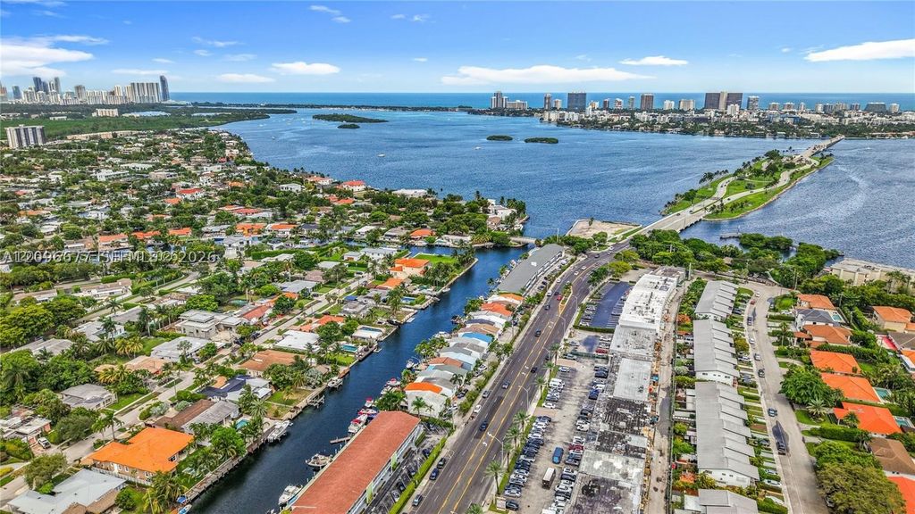 Image 9 of property listing at 2039 NE 123rd St, North Miami, FL 33181