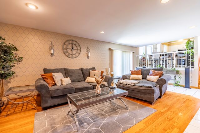 18319 Holland Road, Lansing, IL 60438