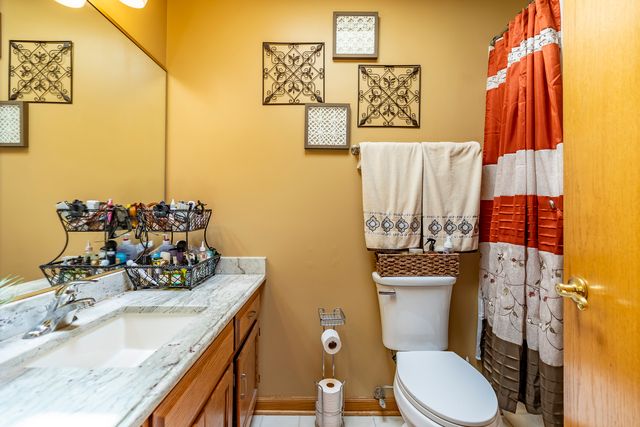 18319 Holland Road, Lansing, IL 60438