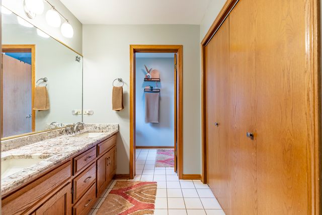 18319 Holland Road, Lansing, IL 60438