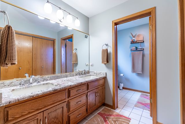 18319 Holland Road, Lansing, IL 60438