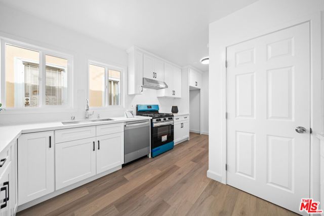 1558 Hauser Boulevard, Los Angeles, CA 90019