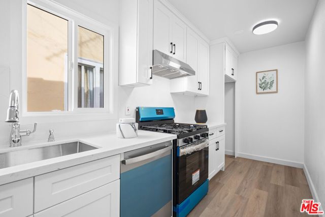 1558 Hauser Boulevard, Los Angeles, CA 90019