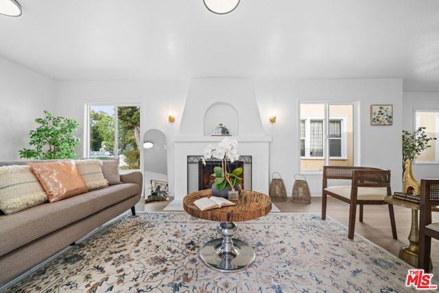 1558 Hauser Boulevard, Los Angeles, CA 90019