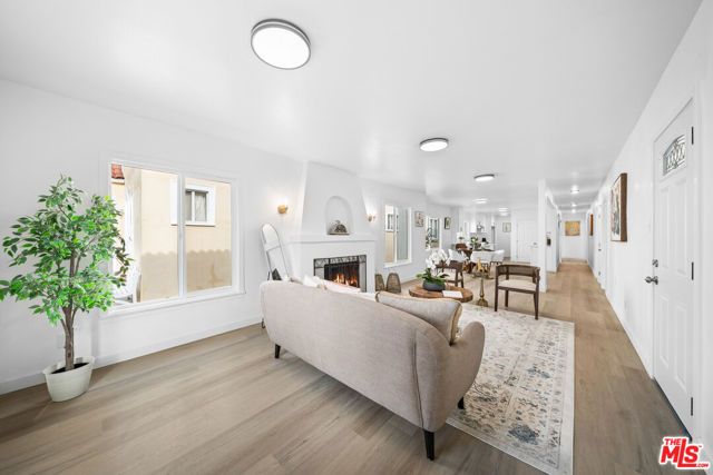 1558 Hauser Boulevard, Los Angeles, CA 90019