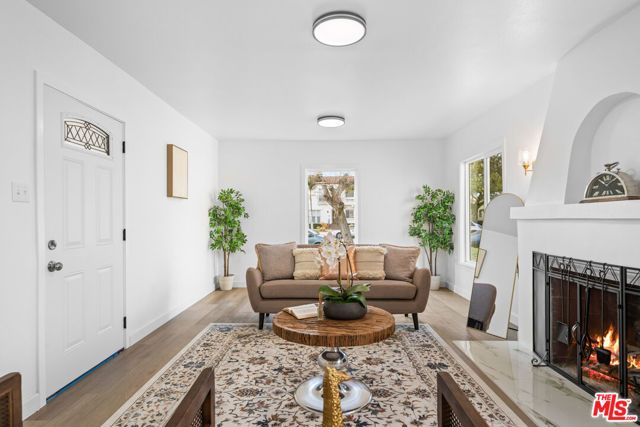 1558 Hauser Boulevard, Los Angeles, CA 90019