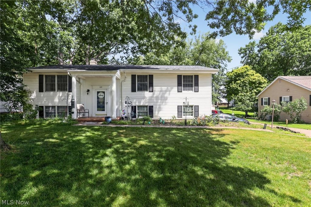 825 Damon Drive, Medina, OH 44256