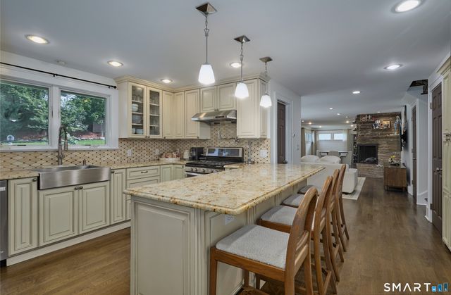 1374 Huntington Turnpike, Trumbull, CT 06611