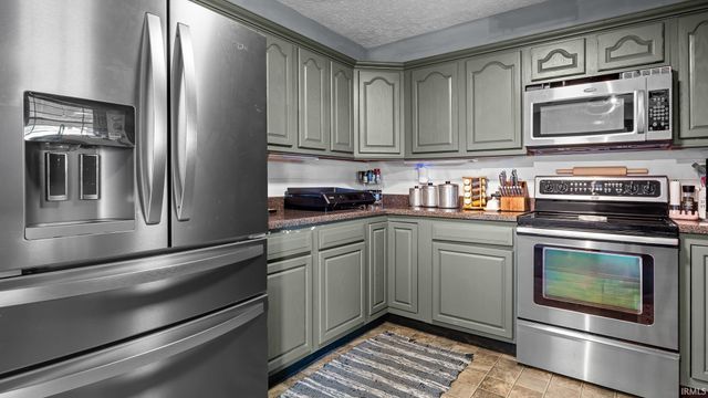 2713 U ST, Bedford, IN 47421