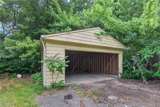 3527 E 140th Street, Cleveland, OH 44120