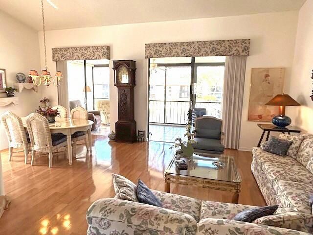 10415 S Circle Lake Drive 201, Boynton Beach, FL 33437