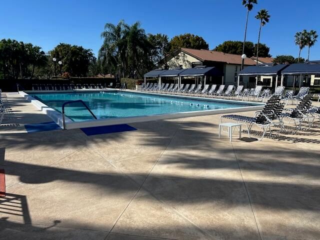 10415 S Circle Lake Drive 201, Boynton Beach, FL 33437