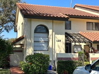 10415 S Circle Lake Drive 201, Boynton Beach, FL 33437