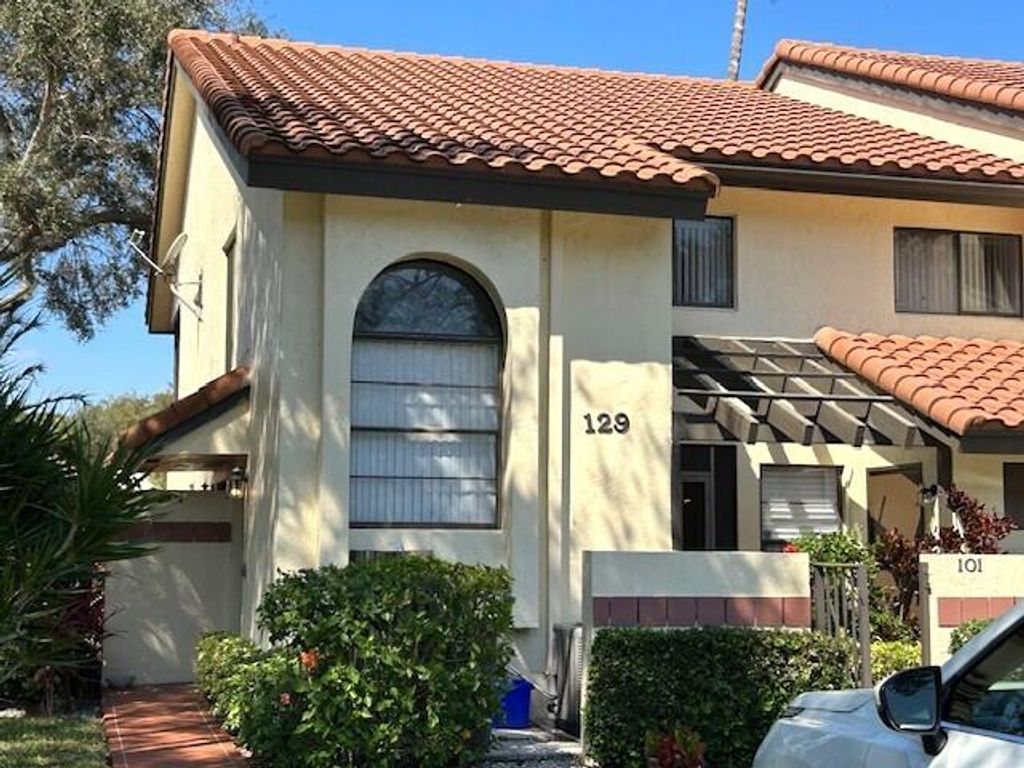 10415 S Circle Lake Drive 201, Boynton Beach, FL 33437