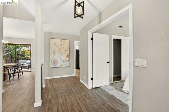 29 Captains Dr, Alameda, CA 94502