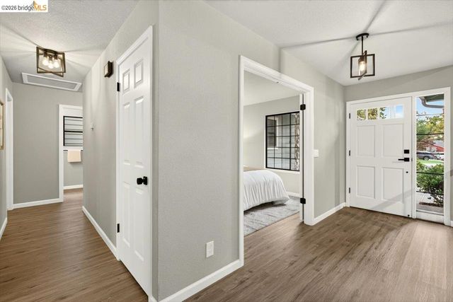 29 Captains Dr, Alameda, CA 94502