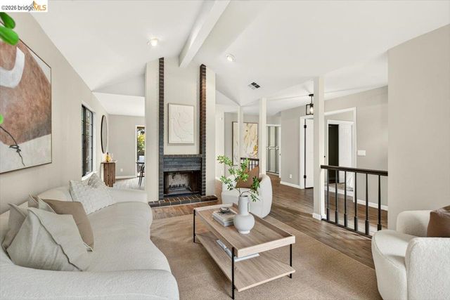 29 Captains Dr, Alameda, CA 94502