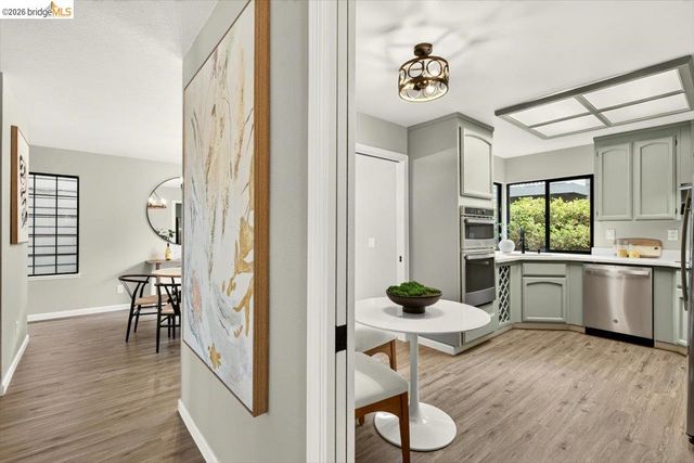 29 Captains Dr, Alameda, CA 94502