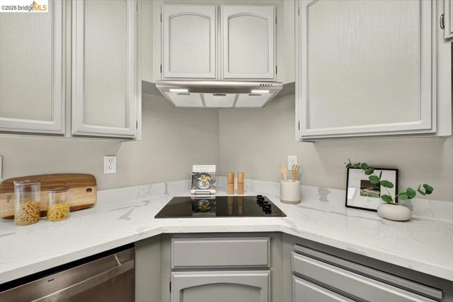 29 Captains Dr, Alameda, CA 94502