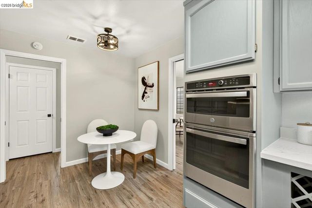 29 Captains Dr, Alameda, CA 94502