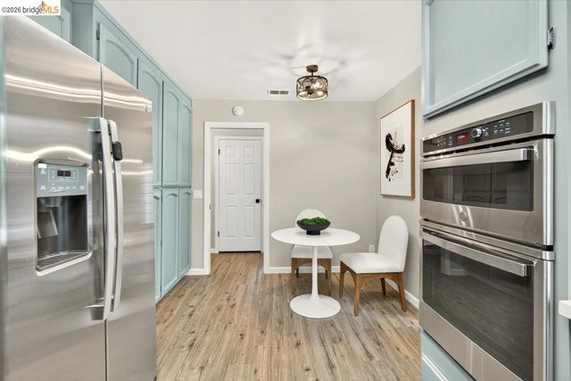 29 Captains Dr, Alameda, CA 94502
