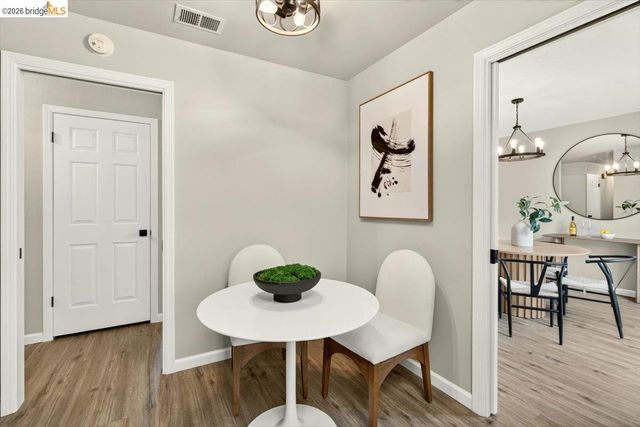 29 Captains Dr, Alameda, CA 94502