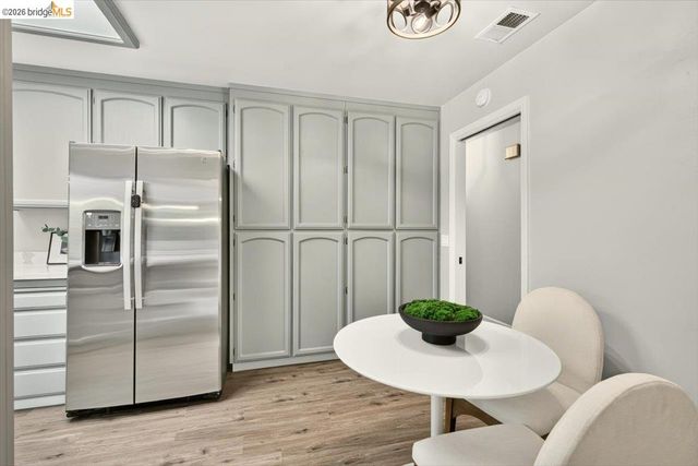29 Captains Dr, Alameda, CA 94502