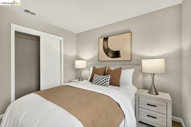 29 Captains Dr, Alameda, CA 94502