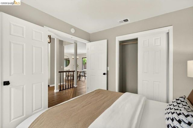 29 Captains Dr, Alameda, CA 94502