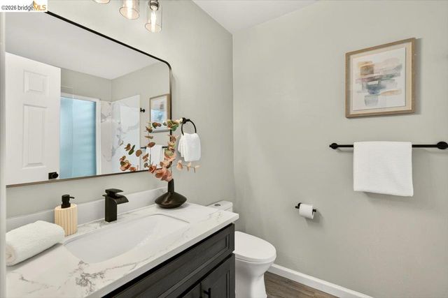 29 Captains Dr, Alameda, CA 94502