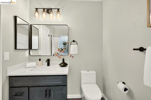 29 Captains Dr, Alameda, CA 94502